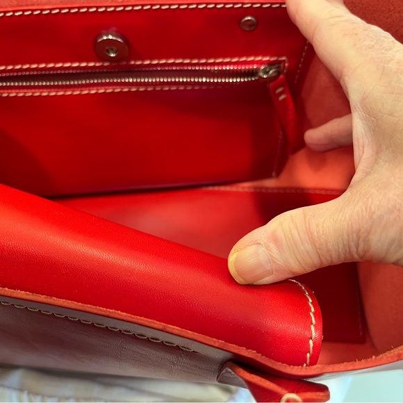 ❤️FINAL REDUCTION❤️. PRICE FIRM.
Vintage Kate Spade Handbag - Picture 5 of 14